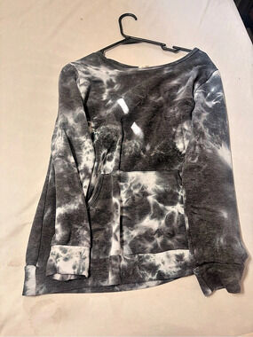 Be Stage Boutique Abstract Tie-Dye Long Sleeve Top